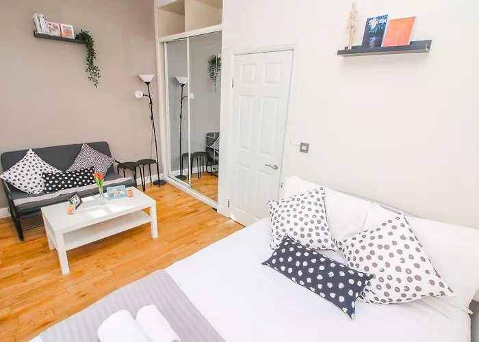 Studio Flat Near Liverpool St & Shoreditch London.